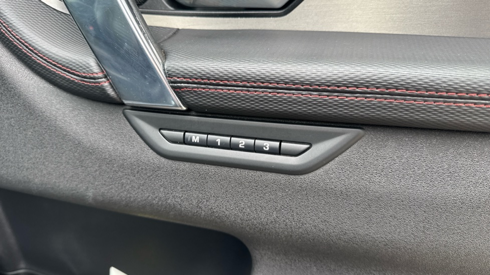 Land Rover Discovery Sport 1.5 P300e R-Dynamic SE 5dr Auto [5 Seat] Station Wagon - Image 42