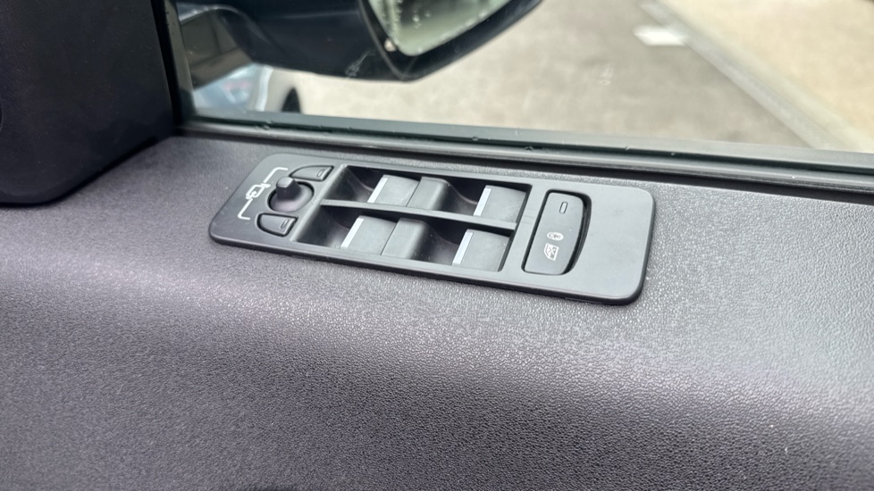 Land Rover Discovery Sport 1.5 P300e R-Dynamic SE 5dr Auto [5 Seat] Station Wagon - Image 43