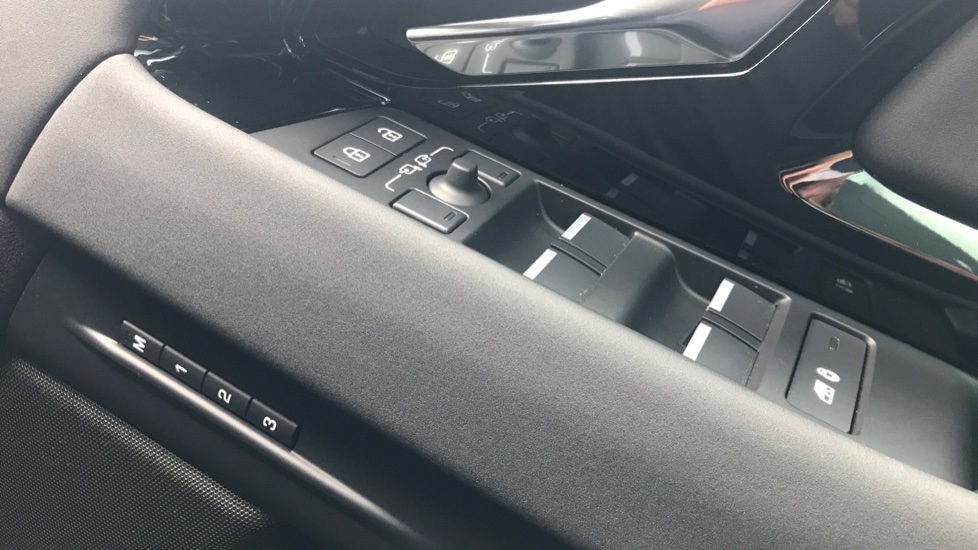 Land Rover Range Rover Evoque 2.0 D200 Dynamic SE 5dr Auto Diesel Hatchback - Image 22
