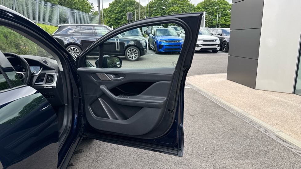 Jaguar I-Pace 294kW EV400 S 90kWh 5dr Auto [11kW Charger] Electric Estate - Image 39