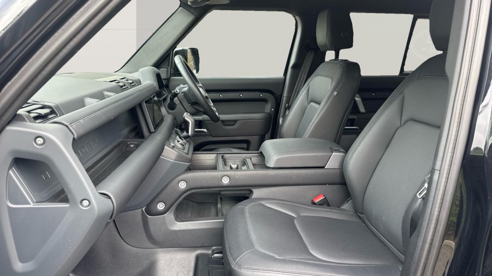Land Rover Defender 2.0 P400e X-Dynamic S 110 5dr Auto Estate - Image 3
