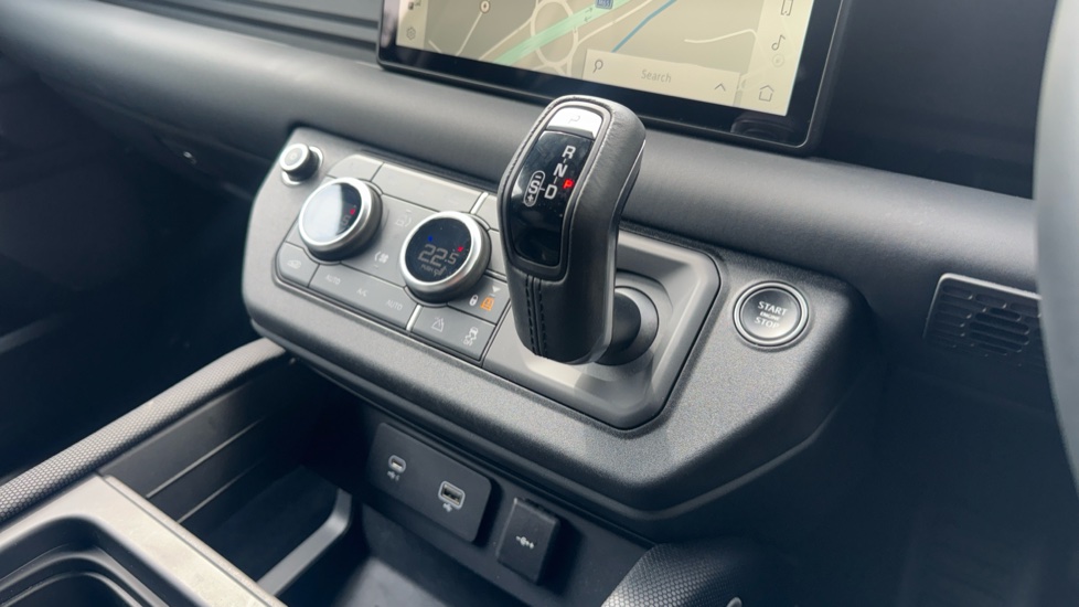 Land Rover Defender 2.0 P400e X-Dynamic S 110 5dr Auto Estate - Image 13