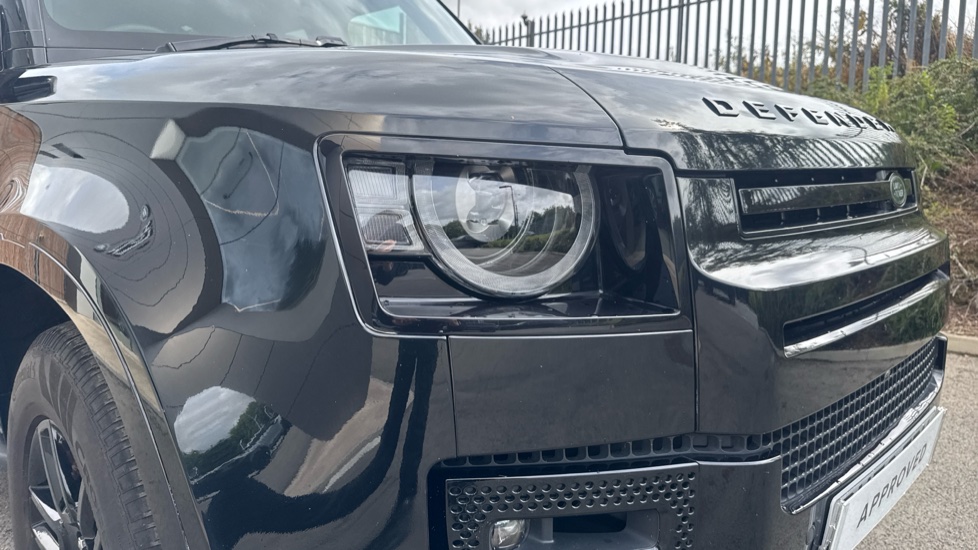 Land Rover Defender 2.0 P400e X-Dynamic S 110 5dr Auto Estate - Image 17