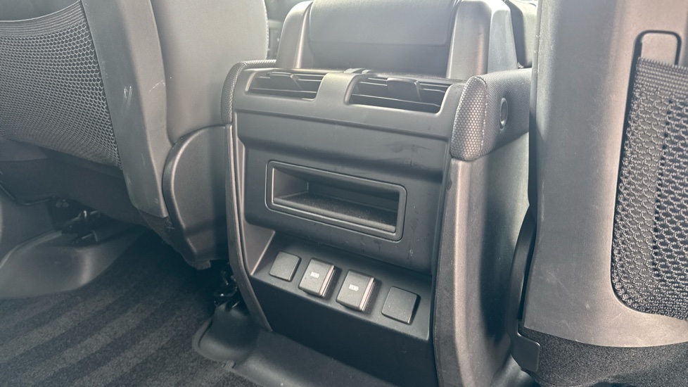Land Rover Defender 2.0 P400e X-Dynamic S 110 5dr Auto Estate - Image 18