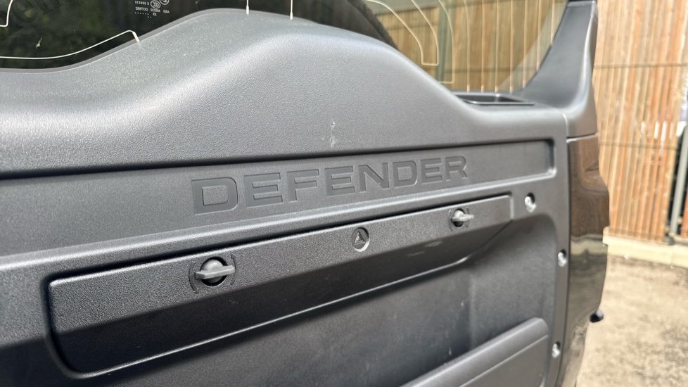 Land Rover Defender 2.0 P400e X-Dynamic S 110 5dr Auto Estate - Image 29