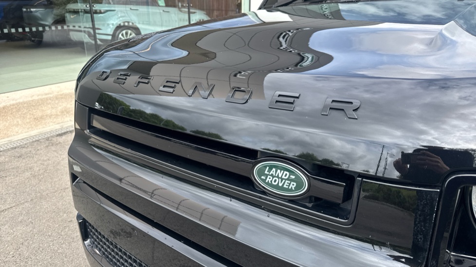 Land Rover Defender 2.0 P400e X-Dynamic S 110 5dr Auto Estate - Image 37