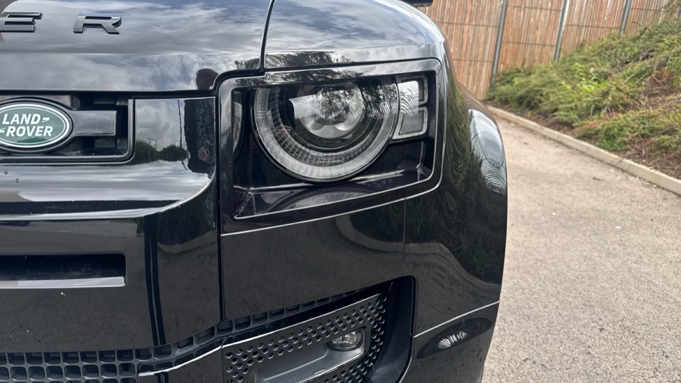 Land Rover Defender 2.0 P400e X-Dynamic S 110 5dr Auto Estate - Image 38