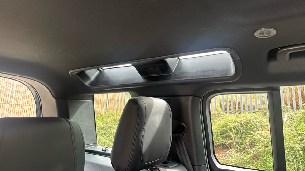 Land Rover Defender 2.0 P400e X-Dynamic S 110 5dr Auto Estate - Image 43