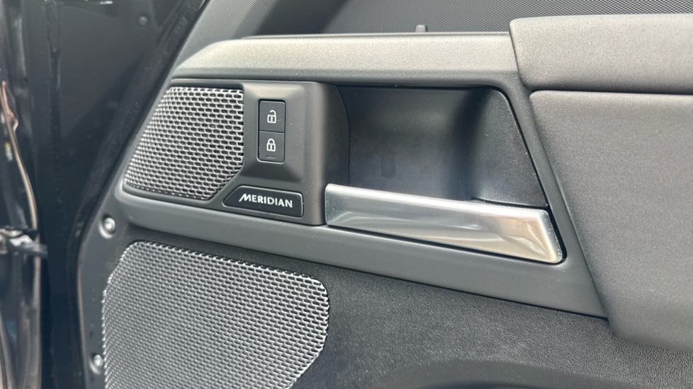 Land Rover Defender 2.0 P400e X-Dynamic S 110 5dr Auto Estate - Image 46