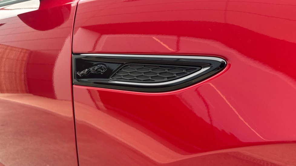 Jaguar E-Pace 2.0 D200 R-Dynamic Black 5dr Auto Diesel Estate - Image 20