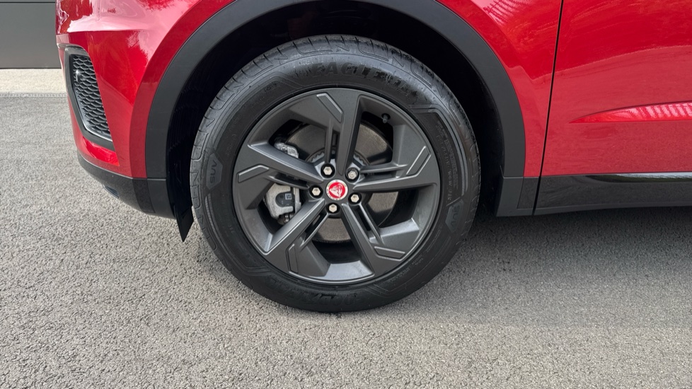 Jaguar E-Pace 2.0 D200 R-Dynamic Black 5dr Auto Diesel Estate - Image 33