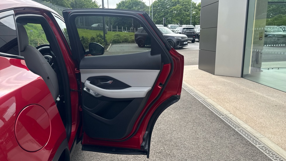 Jaguar E-Pace 2.0 D200 R-Dynamic Black 5dr Auto Diesel Estate - Image 40