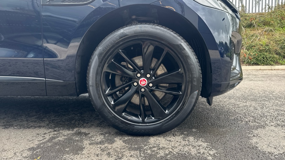 Jaguar F-Pace 2.0 D200 R-Dynamic Black 5dr Auto AWD Diesel Estate - Image 8