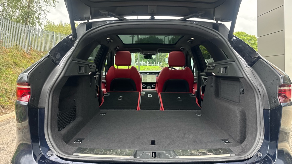 Jaguar F-Pace 2.0 D200 R-Dynamic Black 5dr Auto AWD Diesel Estate - Image 10