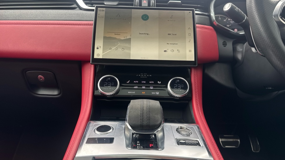 Jaguar F-Pace 2.0 D200 R-Dynamic Black 5dr Auto AWD Diesel Estate - Image 14