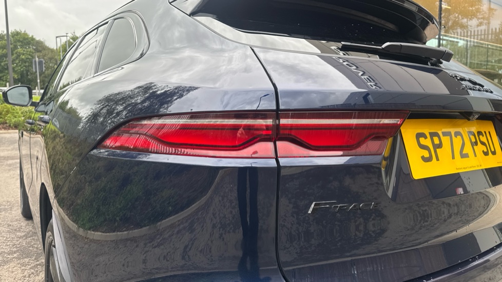 Jaguar F-Pace 2.0 D200 R-Dynamic Black 5dr Auto AWD Diesel Estate - Image 19