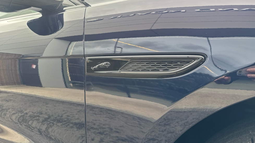 Jaguar F-Pace 2.0 D200 R-Dynamic Black 5dr Auto AWD Diesel Estate - Image 20