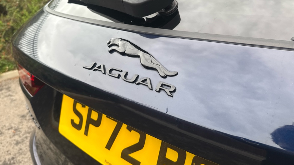 Jaguar F-Pace 2.0 D200 R-Dynamic Black 5dr Auto AWD Diesel Estate - Image 24