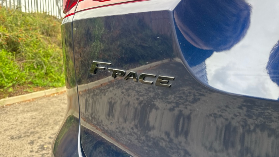 Jaguar F-Pace 2.0 D200 R-Dynamic Black 5dr Auto AWD Diesel Estate - Image 26