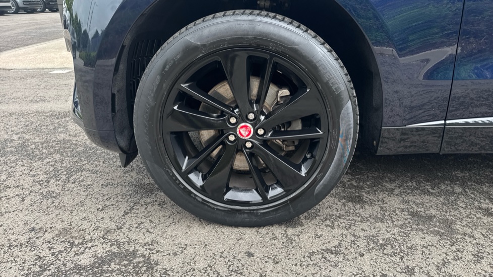 Jaguar F-Pace 2.0 D200 R-Dynamic Black 5dr Auto AWD Diesel Estate - Image 31