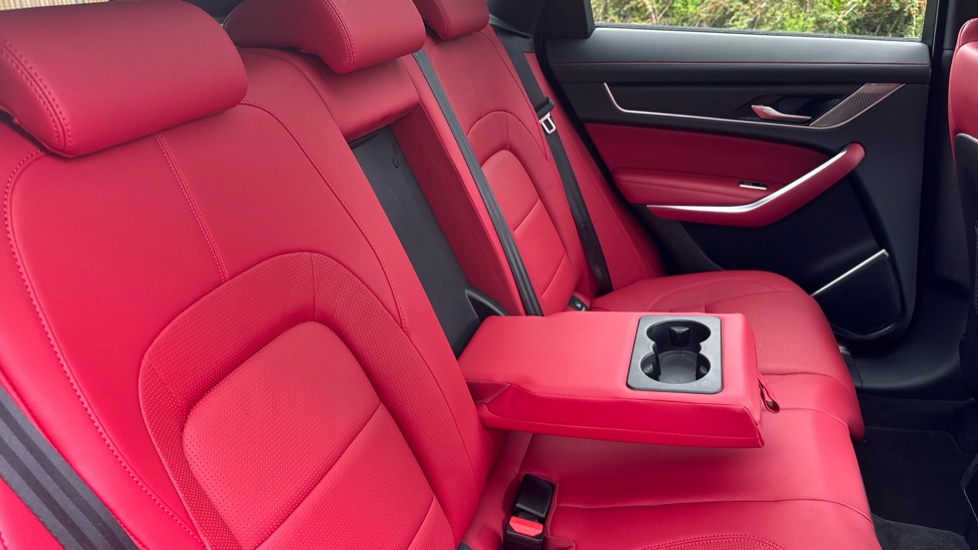 Jaguar F-Pace 2.0 D200 R-Dynamic Black 5dr Auto AWD Diesel Estate - Image 37