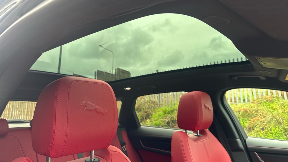 Jaguar F-Pace 2.0 D200 R-Dynamic Black 5dr Auto AWD Diesel Estate - Image 41