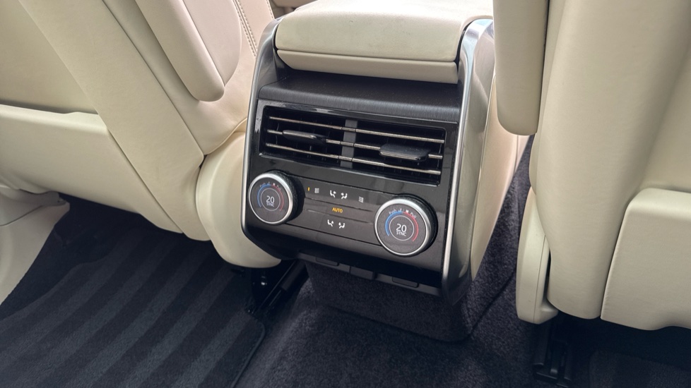 Land Rover Range Rover 3.0 P440e SE 4dr Auto Estate - Image 18