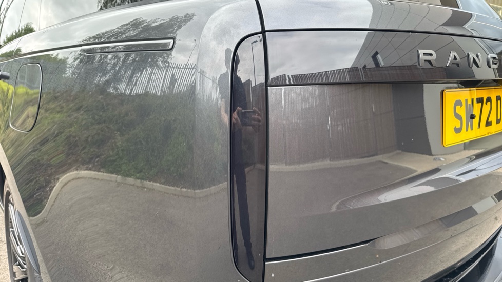 Land Rover Range Rover 3.0 P440e SE 4dr Auto Estate - Image 19
