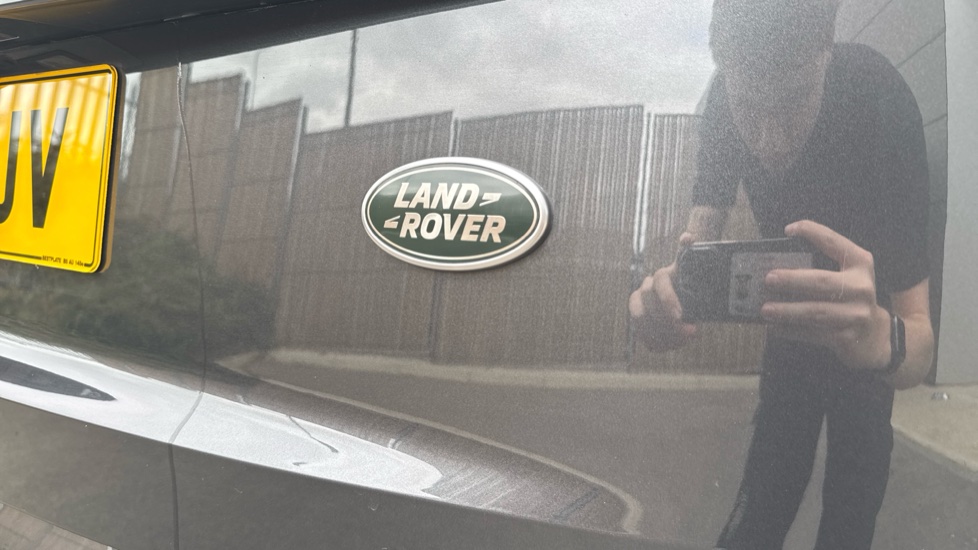 Land Rover Range Rover 3.0 P440e SE 4dr Auto Estate - Image 26