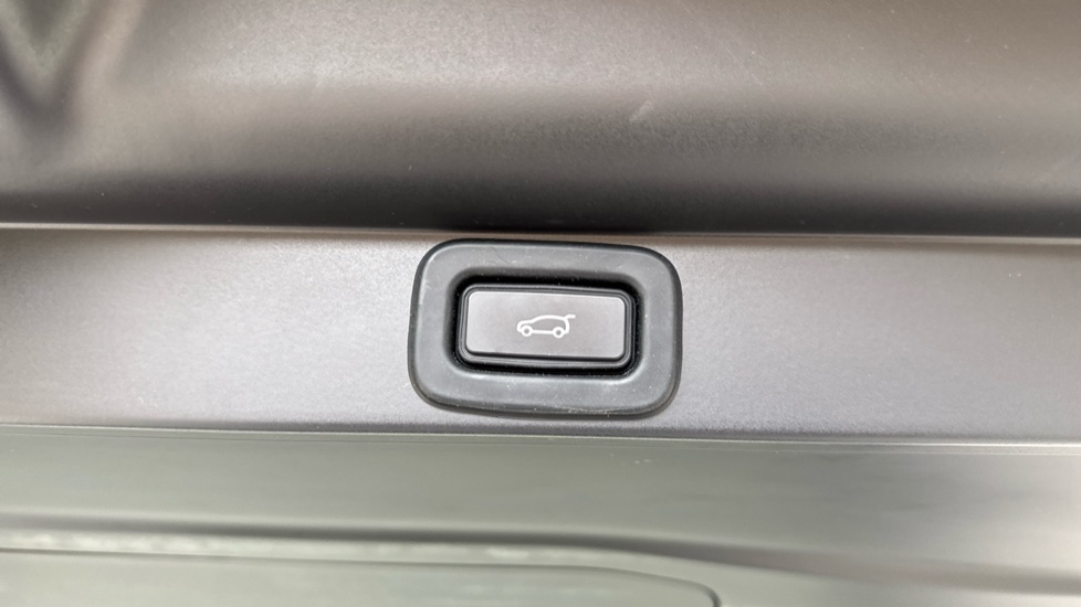 Land Rover Range Rover 3.0 P440e SE 4dr Auto Estate - Image 30