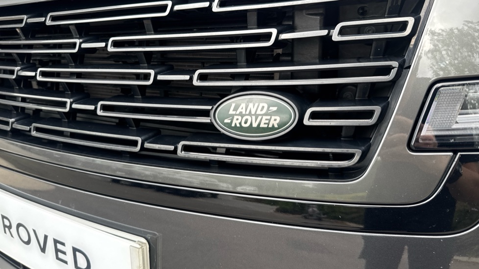 Land Rover Range Rover 3.0 P440e SE 4dr Auto Estate - Image 37