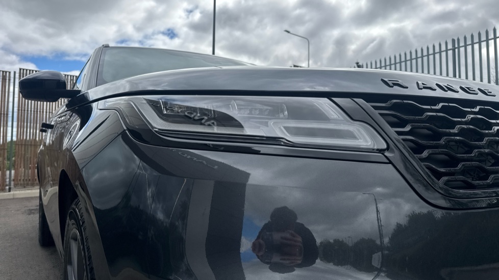Land Rover Range Rover Velar 2.0 D200 R-Dynamic HSE 5dr Auto Diesel Estate - Image 17