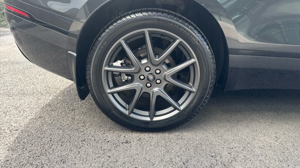 Land Rover Range Rover Velar 2.0 D200 R-Dynamic HSE 5dr Auto Diesel Estate - Image 22