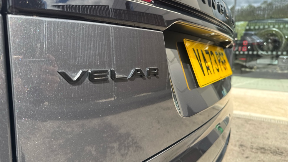 Land Rover Range Rover Velar 2.0 D200 R-Dynamic HSE 5dr Auto Diesel Estate - Image 24