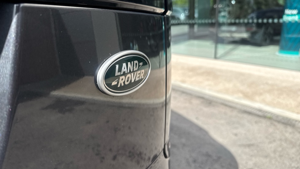 Land Rover Range Rover Velar 2.0 D200 R-Dynamic HSE 5dr Auto Diesel Estate - Image 26