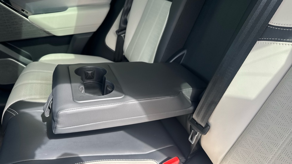 Land Rover Range Rover Velar 2.0 D200 R-Dynamic HSE 5dr Auto Diesel Estate - Image 31