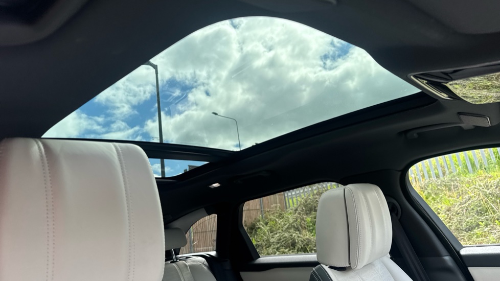 Land Rover Range Rover Velar 2.0 D200 R-Dynamic HSE 5dr Auto Diesel Estate - Image 41