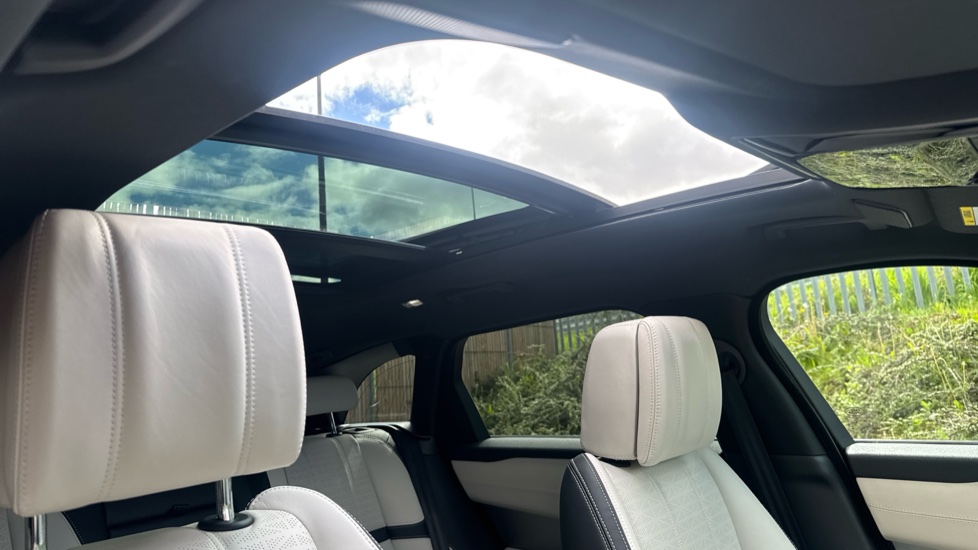 Land Rover Range Rover Velar 2.0 D200 R-Dynamic HSE 5dr Auto Diesel Estate - Image 42