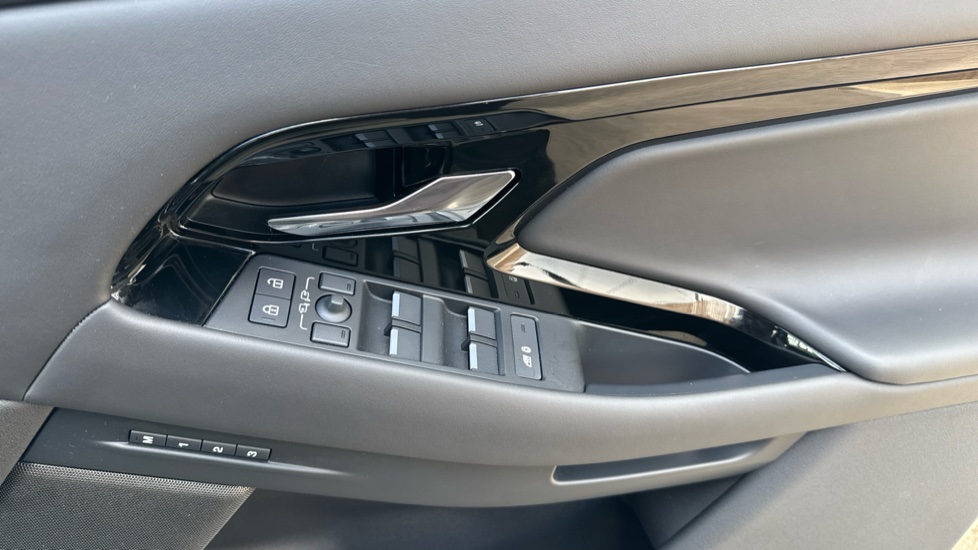Land Rover Range Rover Evoque 2.0 D200 Autobiography 5dr Auto [Revised] Diesel Hatchback - Image 42