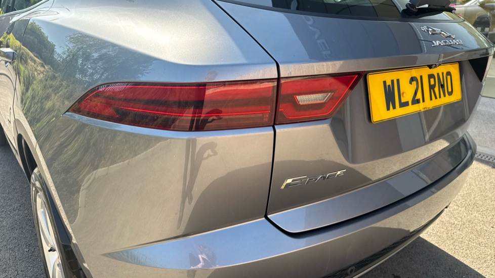 Jaguar E-Pace 2.0 D165 SE 5dr 2WD Diesel Estate - Image 19
