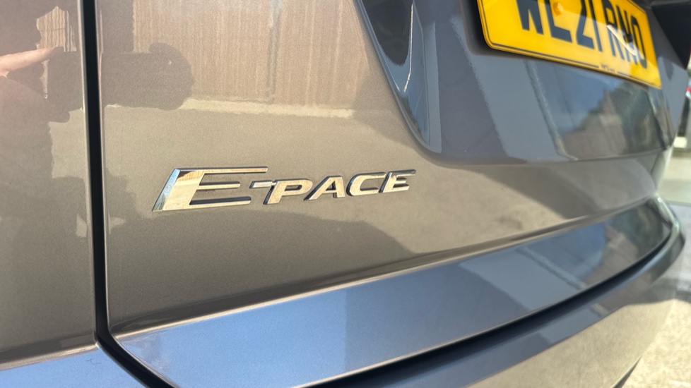 Jaguar E-Pace 2.0 D165 SE 5dr 2WD Diesel Estate - Image 23