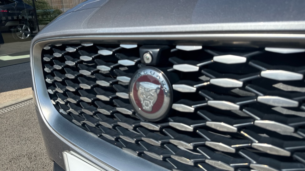 Jaguar E-Pace 2.0 D165 SE 5dr 2WD Diesel Estate - Image 32