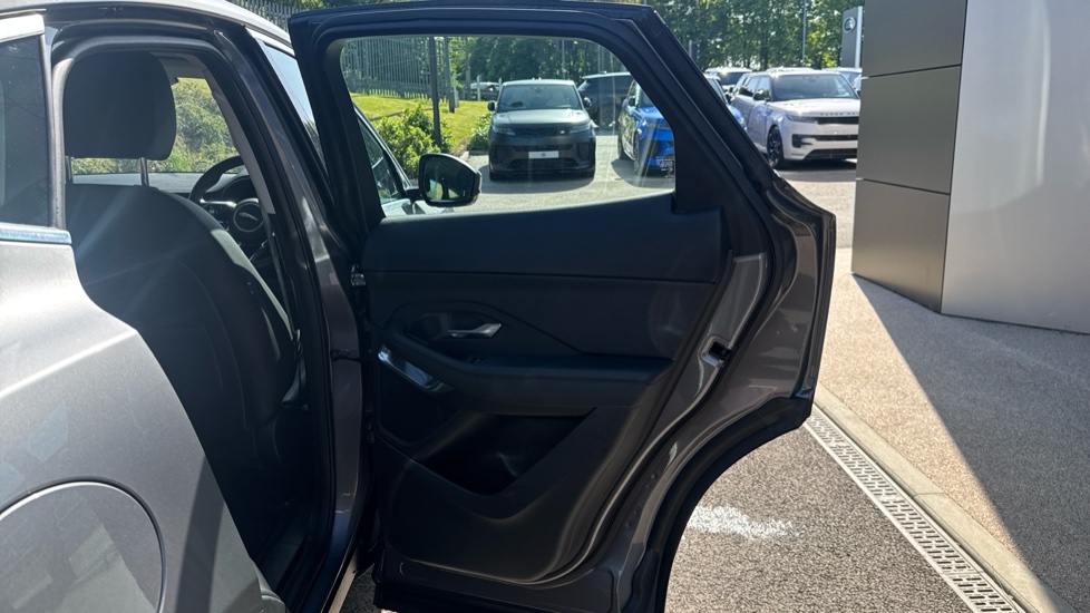 Jaguar E-Pace 2.0 D165 SE 5dr 2WD Diesel Estate - Image 36