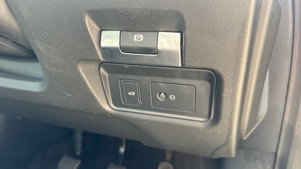 Jaguar E-Pace 2.0 D165 SE 5dr 2WD Diesel Estate - Image 39