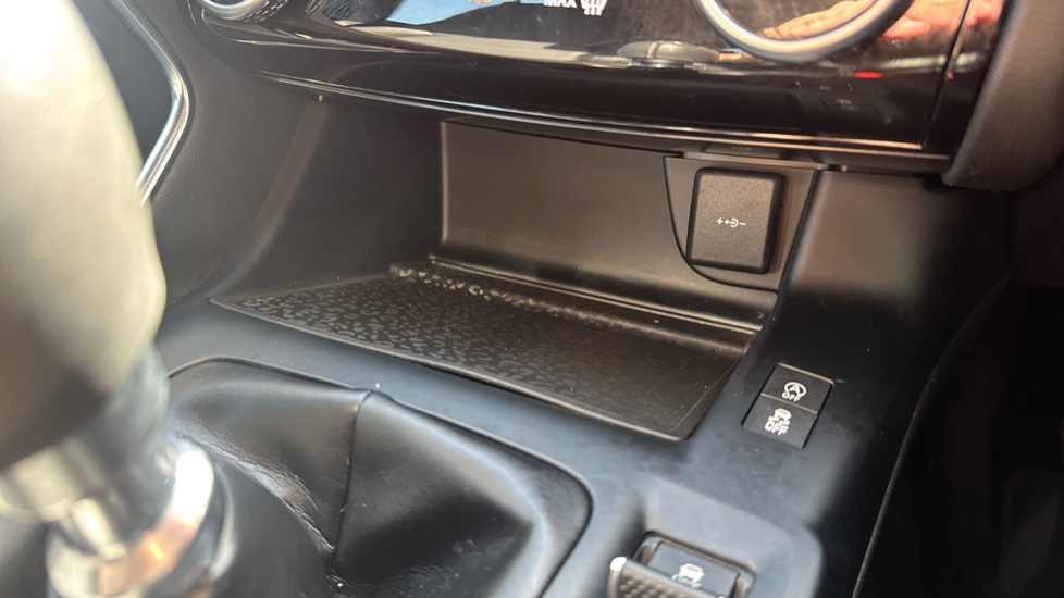 Jaguar E-Pace 2.0 D165 SE 5dr 2WD Diesel Estate - Image 40
