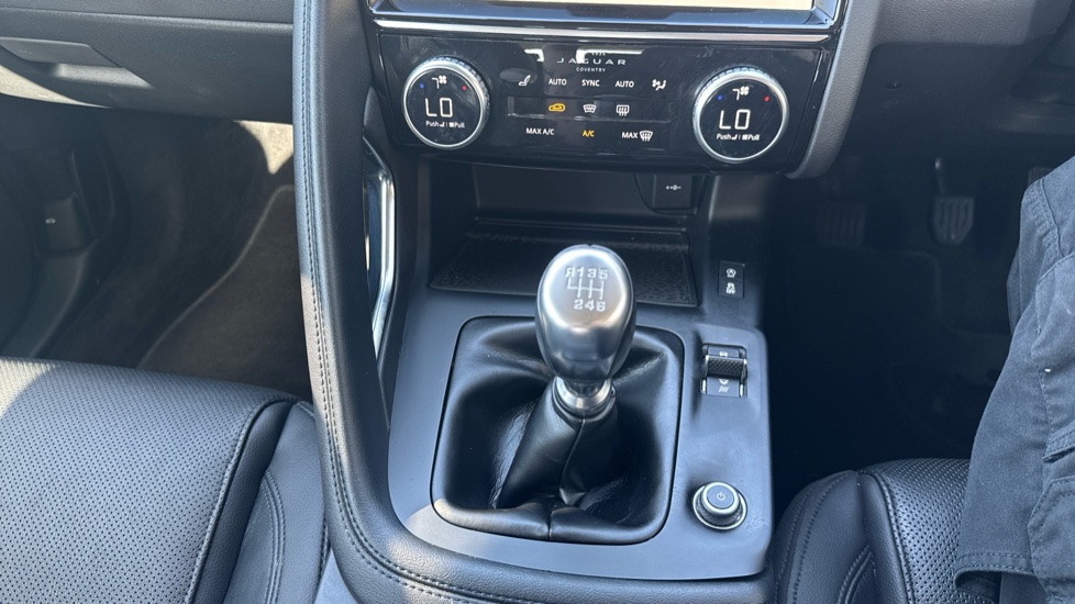 Jaguar E-Pace 2.0 D165 SE 5dr 2WD Diesel Estate - Image 53
