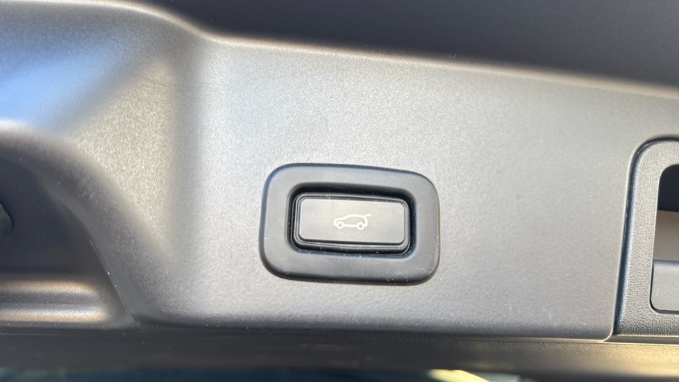 Land Rover Range Rover Evoque 2.0 D180 R-Dynamic SE 5dr Auto Diesel Hatchback - Image 30