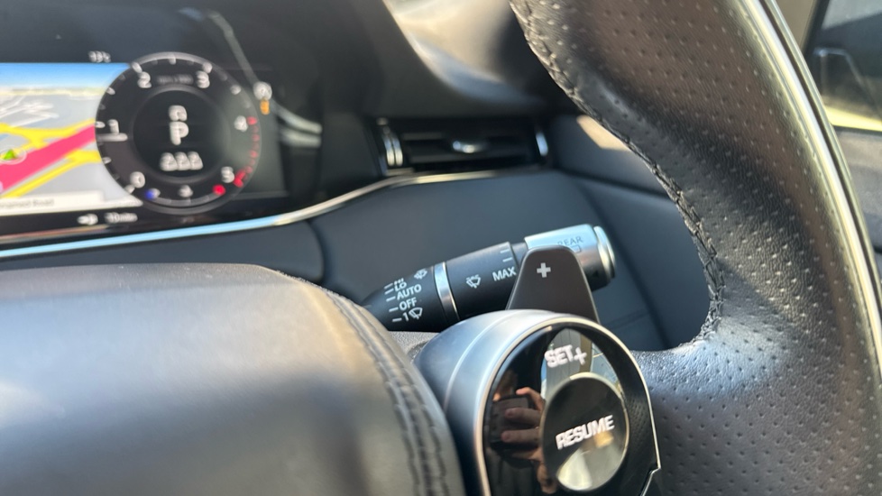 Land Rover Range Rover Evoque 2.0 D180 R-Dynamic SE 5dr Auto Diesel Hatchback - Image 47