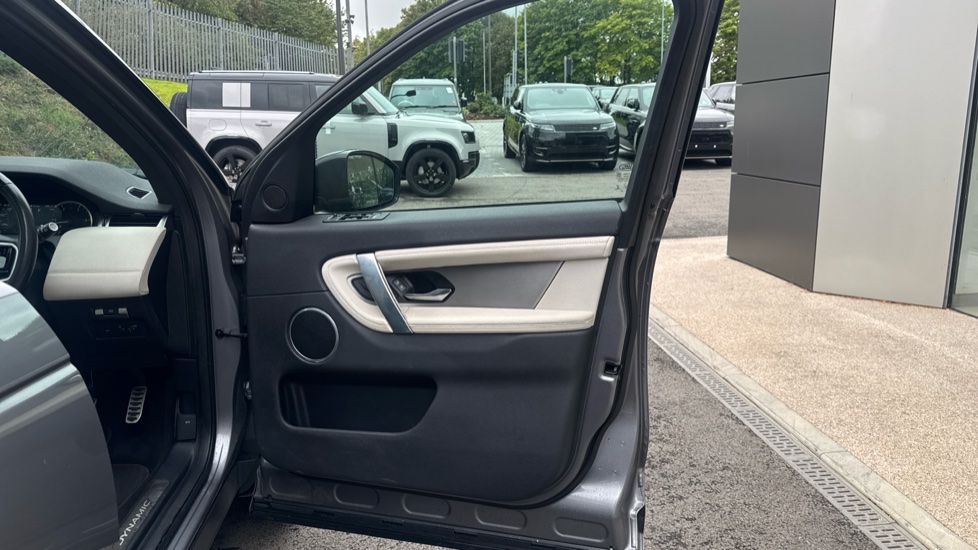 Land Rover Discovery Sport 2.0 D200 Urban Edition 5dr Auto [5 Seat] Diesel Station Wagon - Image 29