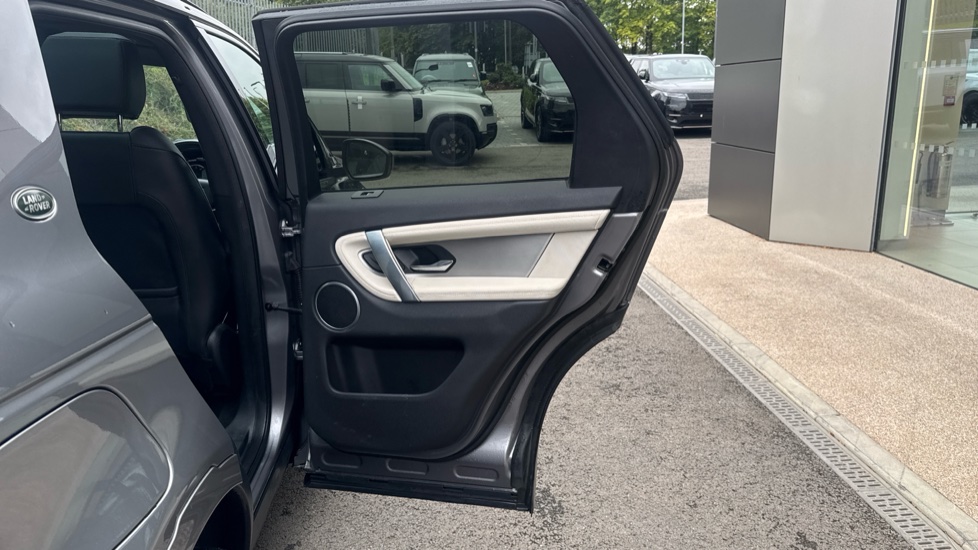 Land Rover Discovery Sport 2.0 D200 Urban Edition 5dr Auto [5 Seat] Diesel Station Wagon - Image 31